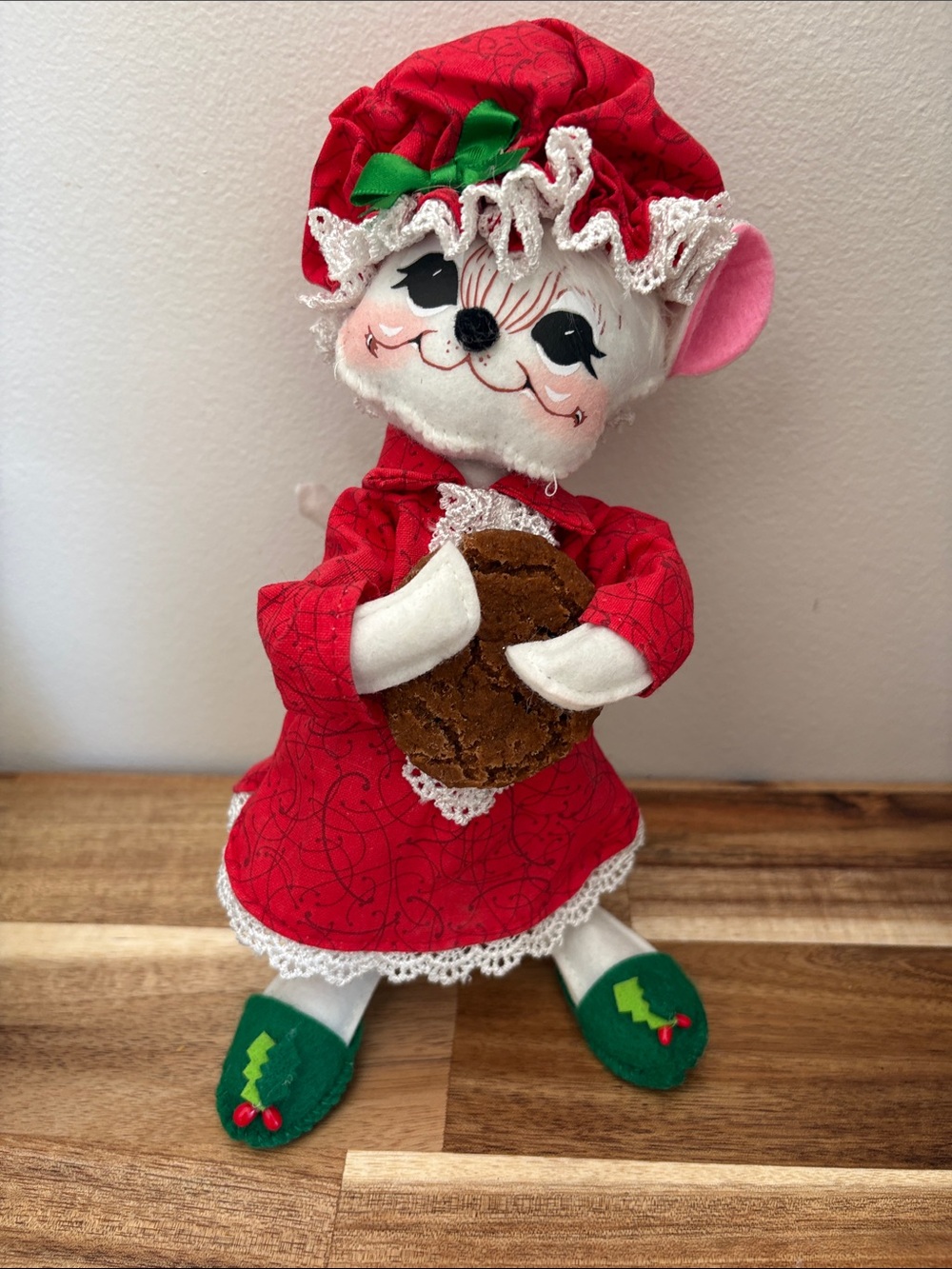 Annalee 2020 Red & Green Holiday Mouse with Cookie
